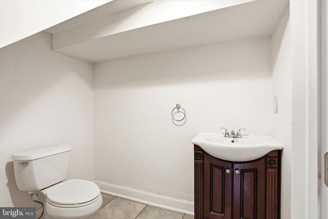 30 UPPER FERRY RD, Ewing, NJ 08628