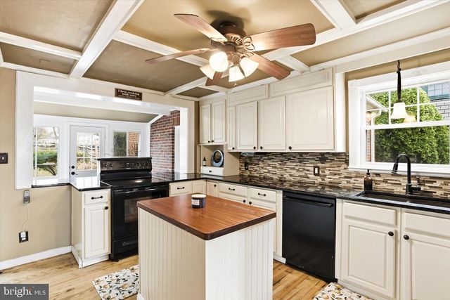 30 UPPER FERRY RD, Ewing, NJ 08628