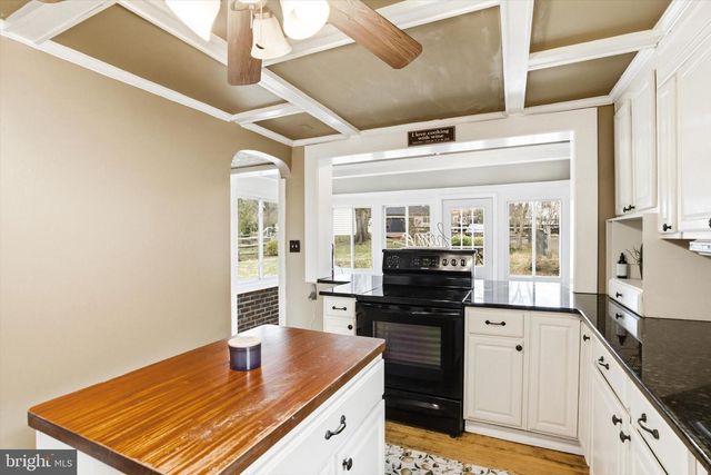 30 UPPER FERRY RD, Ewing, NJ 08628