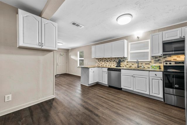 2717 Townsend Drive, Fort Worth, TX 76110