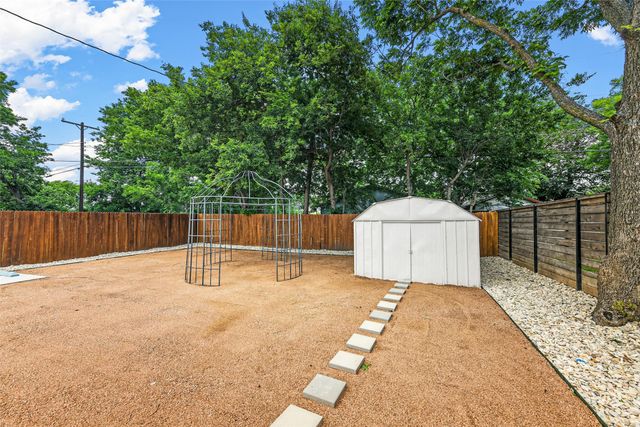 2717 Townsend Drive, Fort Worth, TX 76110