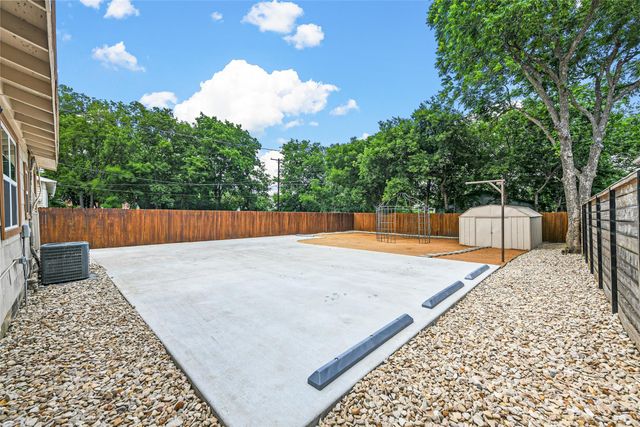 2717 Townsend Drive, Fort Worth, TX 76110