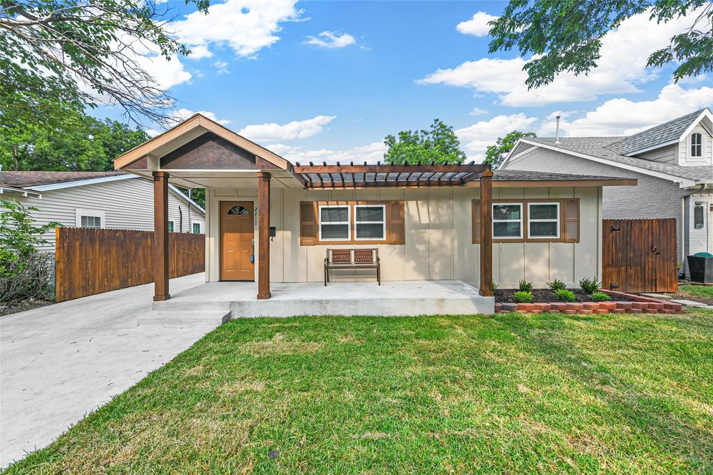 2717 Townsend Drive, Fort Worth, TX 76110