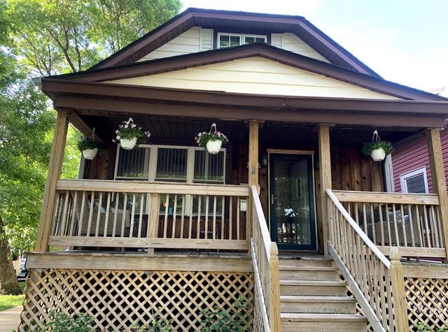 5758 W Warwick Avenue, Chicago, IL 60634