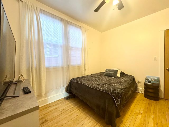 5758 W Warwick Avenue, Chicago, IL 60634