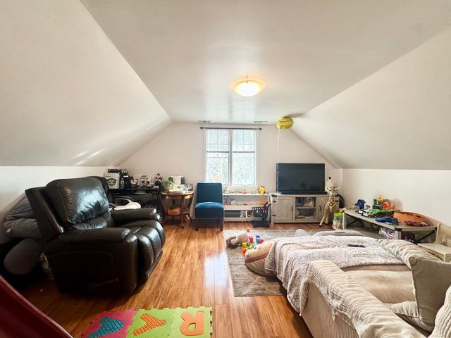 5758 W Warwick Avenue, Chicago, IL 60634