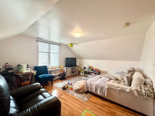 5758 W Warwick Avenue, Chicago, IL 60634