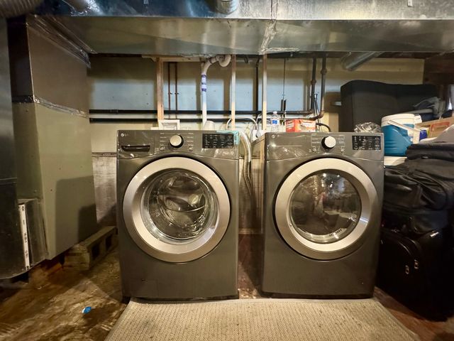 5758 W Warwick Avenue, Chicago, IL 60634