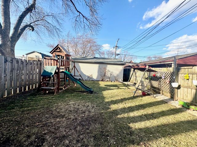 5758 W Warwick Avenue, Chicago, IL 60634