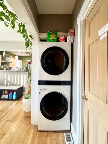 5758 W Warwick Avenue, Chicago, IL 60634