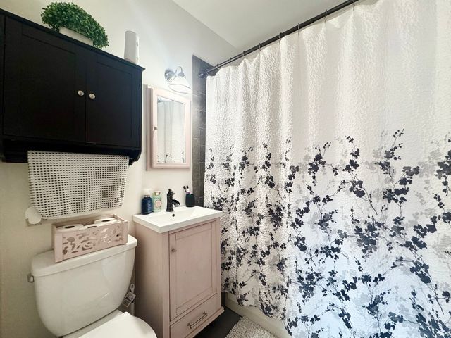 5758 W Warwick Avenue, Chicago, IL 60634