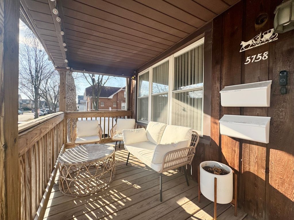 Image 2 of property listing at 5758 W Warwick Avenue, Chicago, IL 60634