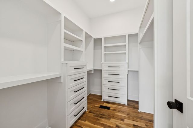 8297 Twelve Corners Rd, Lascassas, TN 37085