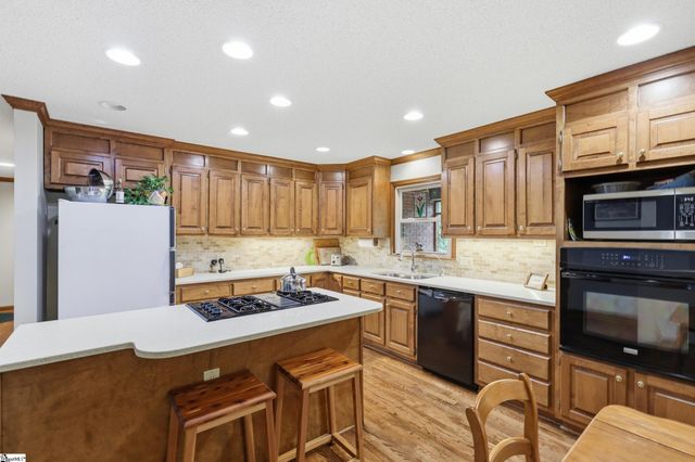 621 Jenkins Bridge Road, Simpsonville, SC 29680