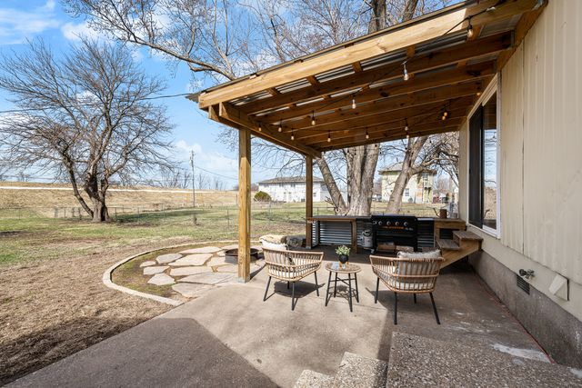 214 8th Street E, Milan, IL 61264