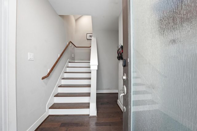 2057 Sherwood Forest Street, Houston, TX 77043