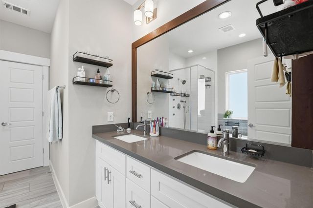 2057 Sherwood Forest Street, Houston, TX 77043