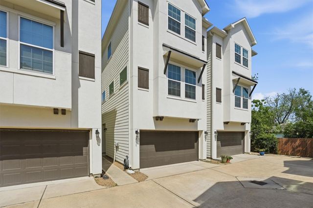 2057 Sherwood Forest Street, Houston, TX 77043