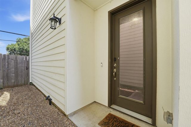 2057 Sherwood Forest Street, Houston, TX 77043