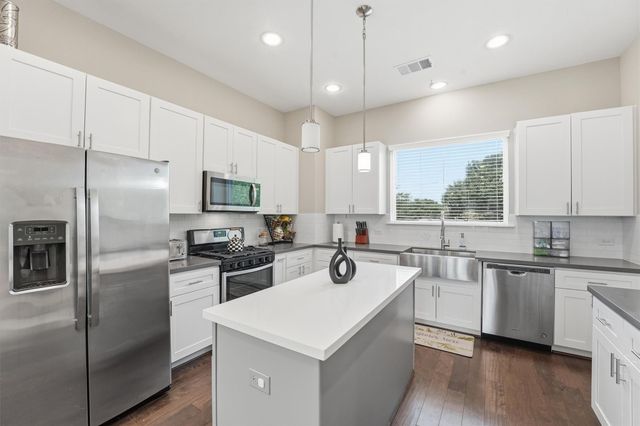2057 Sherwood Forest Street, Houston, TX 77043