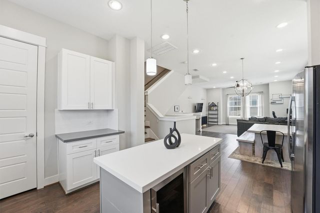 2057 Sherwood Forest Street, Houston, TX 77043