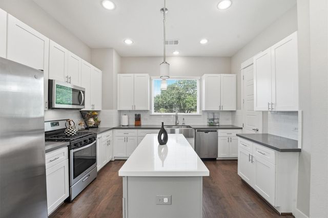 2057 Sherwood Forest Street, Houston, TX 77043