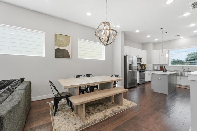 2057 Sherwood Forest Street, Houston, TX 77043