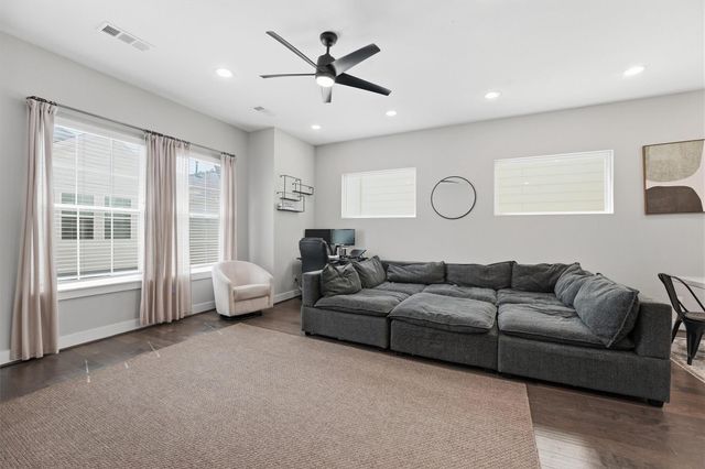 2057 Sherwood Forest Street, Houston, TX 77043