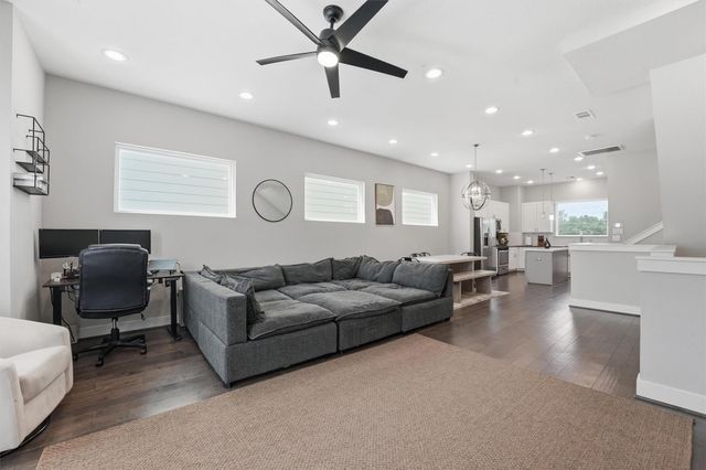 2057 Sherwood Forest Street, Houston, TX 77043