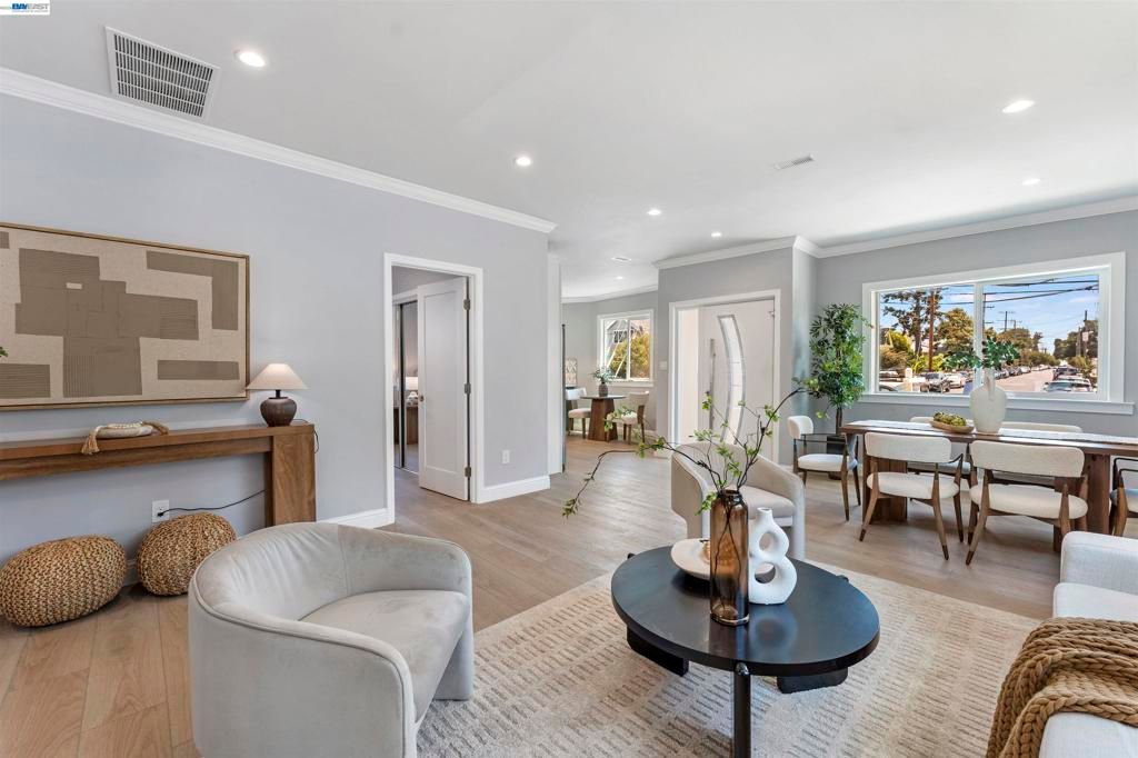 Image 11 of property listing at 507 Monte Diablo Ave, San Mateo, CA 94401