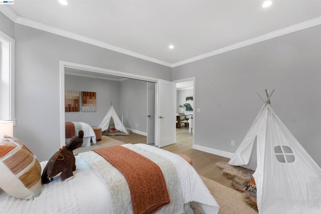 Image 13 of property listing at 507 Monte Diablo Ave, San Mateo, CA 94401