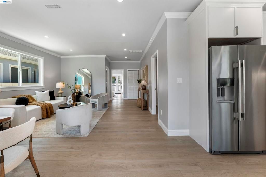 Image 2 of property listing at 507 Monte Diablo Ave, San Mateo, CA 94401