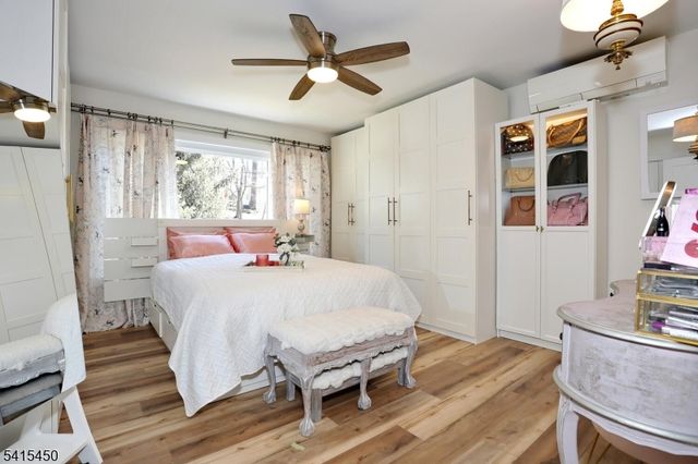 131 Lakeside Blvd, Oakland Boro, NJ 07436