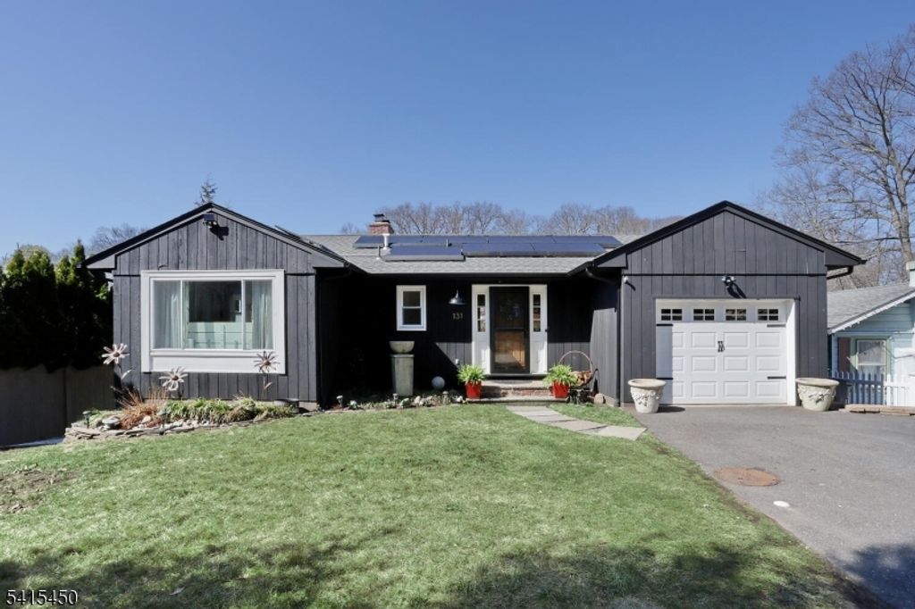 131 Lakeside Blvd, Oakland Boro, NJ 07436