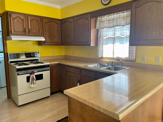 587 E Markle Road, Huntington, IN 46750