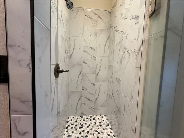 2505 S Everest Avenue, Rogers, AR 72758