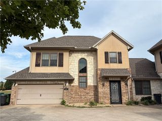 2505 S Everest Avenue, Rogers, AR 72758