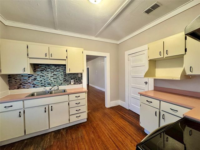 235 SW COLUMBIA AVENUE, Lake City, FL 32025