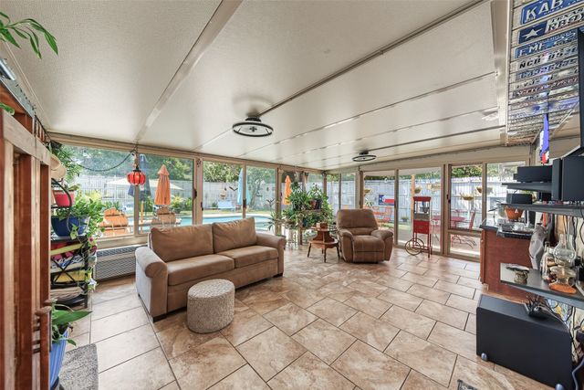 2512 Glassboro Circle, Arlington, TX 76015
