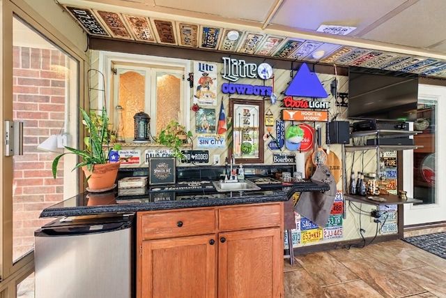 2512 Glassboro Circle, Arlington, TX 76015