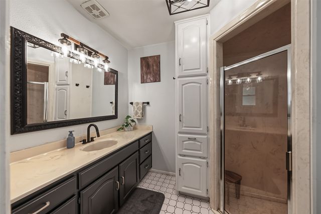 2512 Glassboro Circle, Arlington, TX 76015