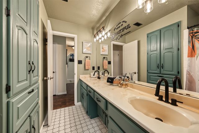 2512 Glassboro Circle, Arlington, TX 76015