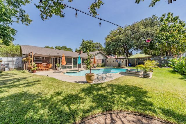2512 Glassboro Circle, Arlington, TX 76015