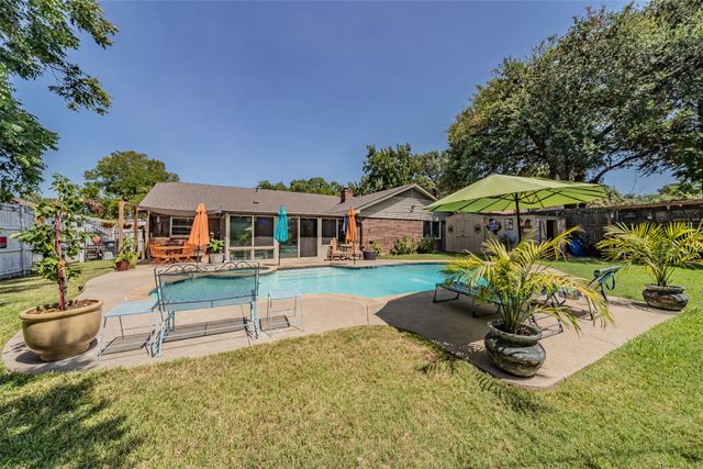 2512 Glassboro Circle, Arlington, TX 76015