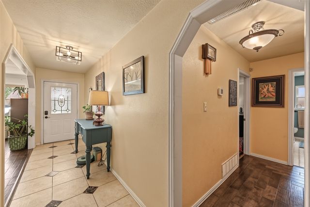 2512 Glassboro Circle, Arlington, TX 76015