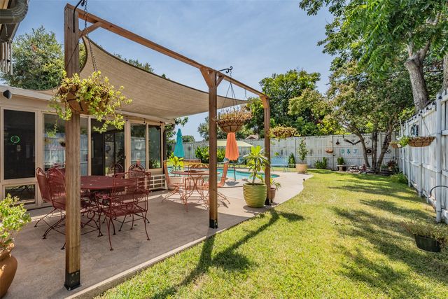 2512 Glassboro Circle, Arlington, TX 76015