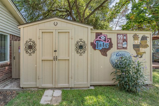 2512 Glassboro Circle, Arlington, TX 76015