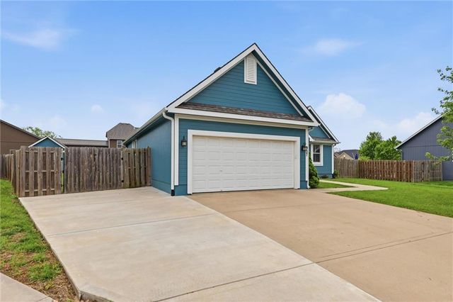 907 Hemlock Street, Paola, KS 66071