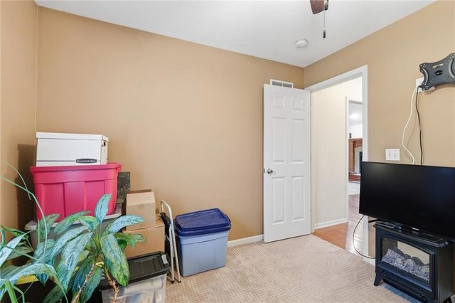 907 Hemlock Street, Paola, KS 66071