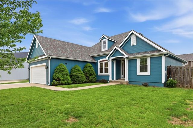 907 Hemlock Street, Paola, KS 66071